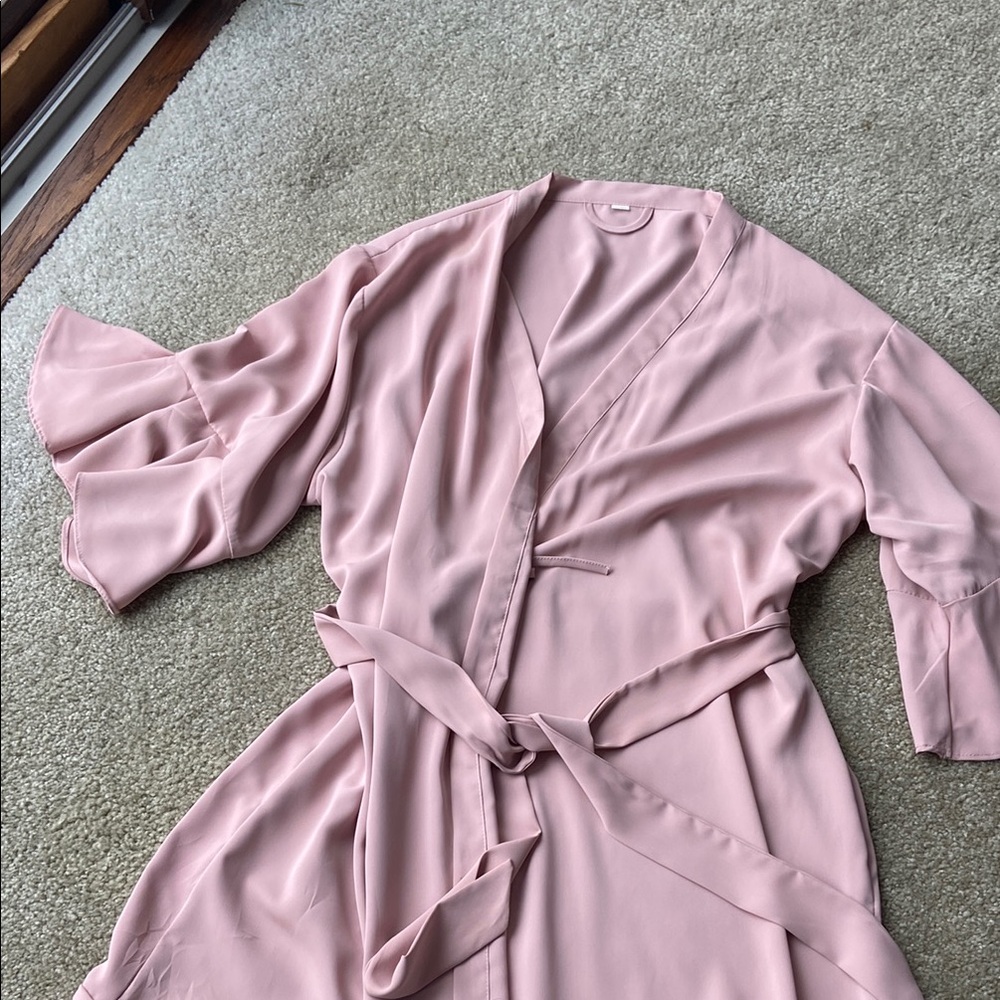 🪷 Light Pink Ruffle Robe with Tie | Bridesmaids | EUC | Bridal - Picture 3 of 4